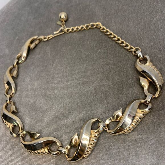 Tara vintage gold tone choker necklace - Picture 3 of 7